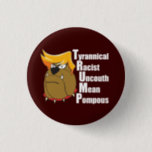 Anti Trump lustiger politischer Cartoon Button<br><div class="desc">Bulldogie-Cartoon-Karikatur von Donald Trump mit seinem Kombover mit einem Akrobaten seines Namens. TRUMP ist das Akronym für Tyrannisch,  Rassistisch,  Kundschafter,  Gemein und Pompös. Ich bin gegen Donald Trump als Präsident.</div>