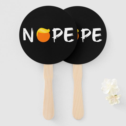 Anti-Trump - Neue Ausgabe II Fächer (Vorne und Hinten)