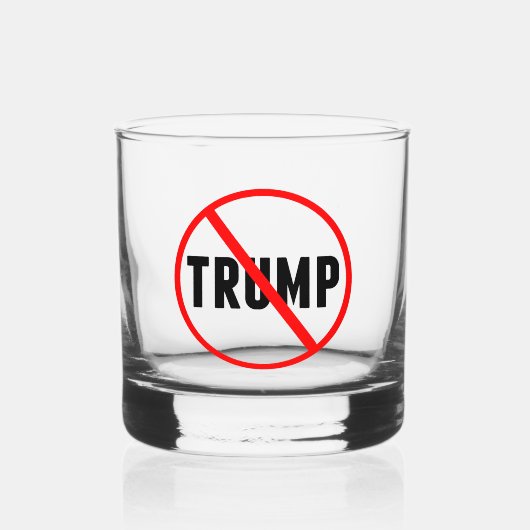 Anti Trump Simple Red Circle X Political Whiskyglas (Vorderseite)