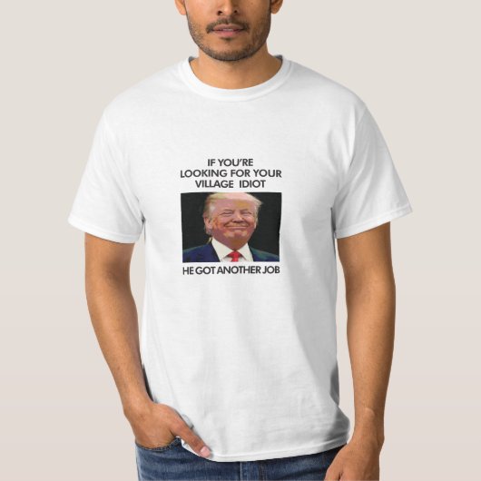 Anti-Trump Village Idiot T-Shirt (Vorderseite)