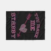 Anti Valentine Ugly Valentines Day Feeling Stabby Fleecedecke (Vorderseite (Horizontal))