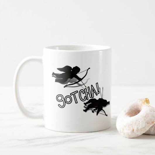 Anti-Valentinstag - 'GOTCHA' Cupids Duell Kaffeetasse (Mit Donut)
