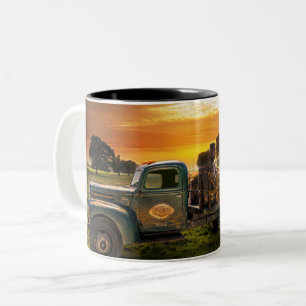 Antik-Pickup auf dem Lande Zweifarbige Tasse