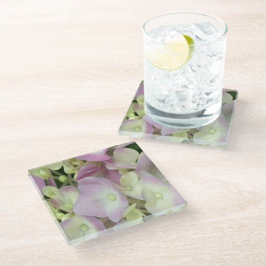 Antik Weiß und Dusty Pink Hydrangea Petals Glasuntersetzer (Schrägansicht)