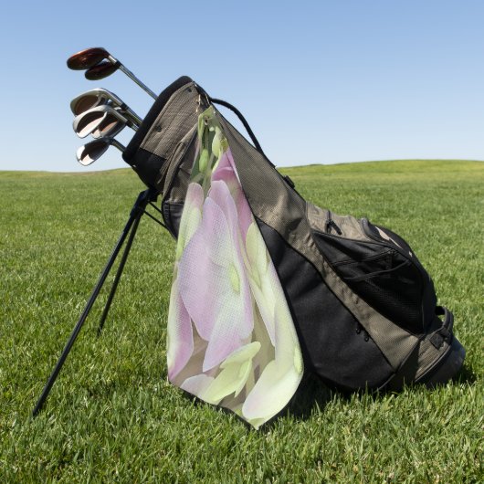 Antik Weiß und Dusty Pink Hydrangea Petals Golfhandtuch (Gras)