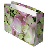 Antik Weiß und Dusty Pink Hydrangea Petals Große Geschenktüte (Rückseite Schrägansicht)