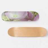 Antik Weiß und Dusty Pink Hydrangea Petals Skateboard (Horizontal)