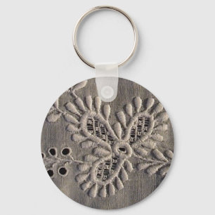 Antike Ayrshire-Spitzenstickerei Schlüsselanhänger