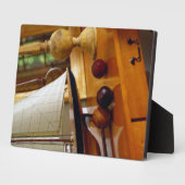 Antike Baseballs am Tisch mit Segelboot Fotoplatte (Seite)