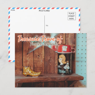 Antike Blechdose und goldene Stiefelfigur Postkarte