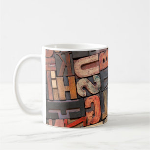 Antike Buchstabenblöcke mit Farbtinte Kaffeetasse