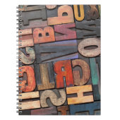 Antike Buchstabenblöcke mit Farbtinte Notizblock (Vorderseite)