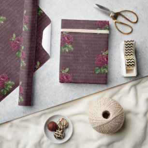 Antike Burgunder-Rose auf Harlekin Geschenkpapier