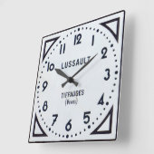 Antike französische Uhr. Quadratische Wanduhr (Winkel)