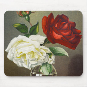 Antike Gartenrosen in einer Glasvase Mousepad
