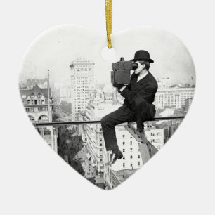 antike Kamera auf einem Stadt-Hochhaus Vintage-Fot Keramikornament