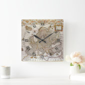 Antike Karte Europas von Willem Jansz Blaeu, c1617 Quadratische Wanduhr (Zuhause)