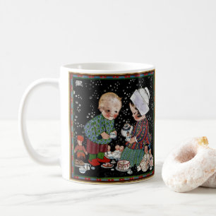 Antike Kinder bei einer vorgetäuschten Teeparty Kaffeetasse