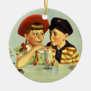 Antike Kinder, Junge und Mädchen teilen sich einen Keramik Ornament