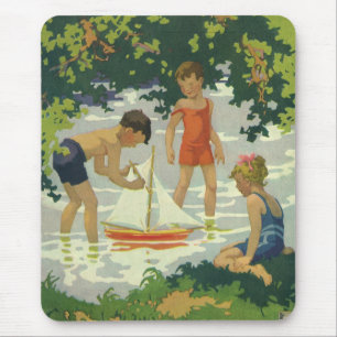 Antike Kinder spielen mit Segelbooten am Sommertei Mousepad
