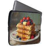 Antike Platte mit Waffeln und Erdbeeren  Laptopschutzhülle (Vorne Rechts)
