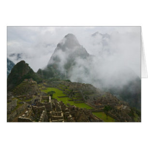 Antike Ruinen von Machu Picchu mit Anden