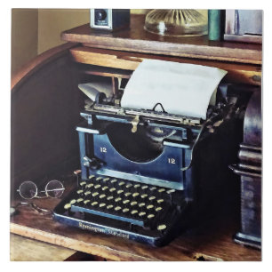 Antike Schreibmaschine aus den 1920er Jahren im Ho Fliese