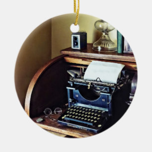 Antike Schreibmaschine aus den 1920er Jahren im Ho Keramikornament