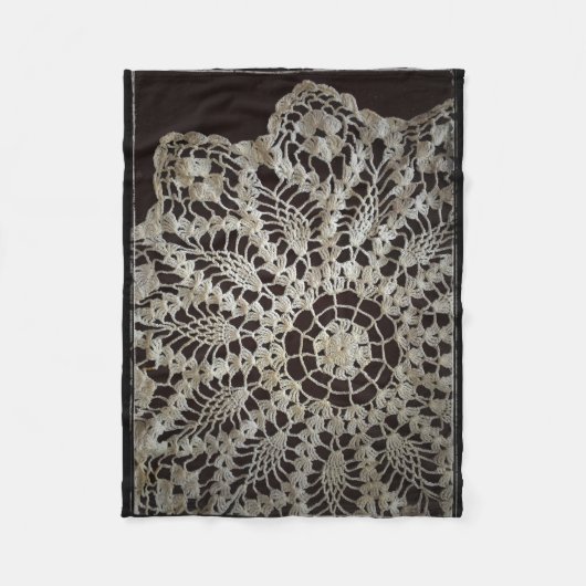 Antike schwarze und weiße Spitzen-Doily Fleecedecke (Vorderseite)