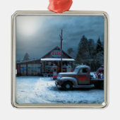 Antike Service-Station im Winter Ornament Aus Metall (Vorne)