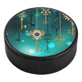 Antike Skeleton Keys on Green Background Eishockey Puck (3/4)