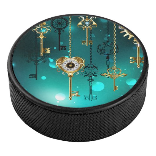 Antike Skeleton Keys on Green Background Eishockey Puck (3/4)