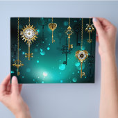 Antike Skeleton Keys on Green Background Flyer (Hand)