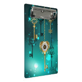 Antike Skeleton Keys on Green Background Mini Klemmbrett (Schrägansicht)