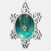 Antike Skeleton Keys on Green Background Schneeflocken Zinn-Ornament (Rechts)