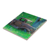 Antike verrostete LKW in einer Wiese Fliese (Seite)