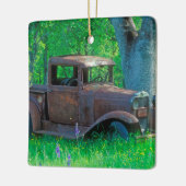 Antike verrostete LKW in einer Wiese Keramikornament (Links)
