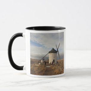 Antike Windmühlen von La Mancha, mit Besuchern Tasse