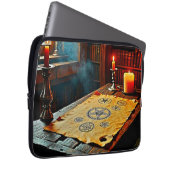 Antike Zauber auf einem Mystischen Scroll Laptopschutzhülle (Vorne Rechts)