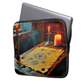 Antike Zauber auf einem Mystischen Scroll Laptopschutzhülle (Vorderseite Links)