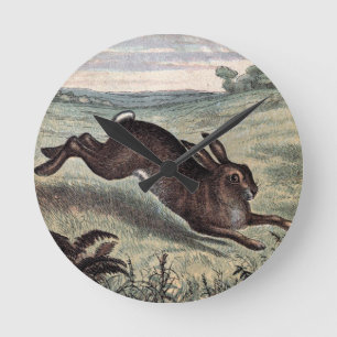 Antike Zeichnung: Laufender Hase auf einem Feld Runde Wanduhr