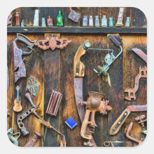 Antikensammlung an der Wand Quadratischer Aufkleber (Vorderseite)