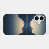 Antiker Bergsee bei Dämmerung iPhone 16 Hülle (Rückseite (Horizontal))