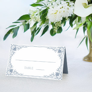 Antiker eleganter Hochzeitstermin in staubigem Bla Platzkarte