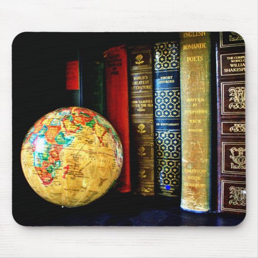 Antiker Globus und Bücher Mousepad (Vorne)