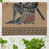 Antiker griechischer Hoffliter, der seinen Helm an Geschirrtuch (Gefaltet)