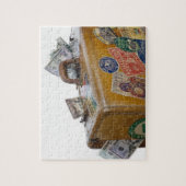 Antiker Koffer mit vorstehendem Geld Puzzle (Vertikal)