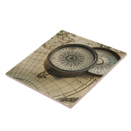 Antiker Kompass auf Karte Fliese (Seite)