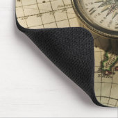 Antiker Kompass auf Karte Mousepad (Ecke)