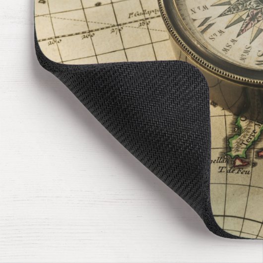 Antiker Kompass auf Karte Mousepad (Ecke)